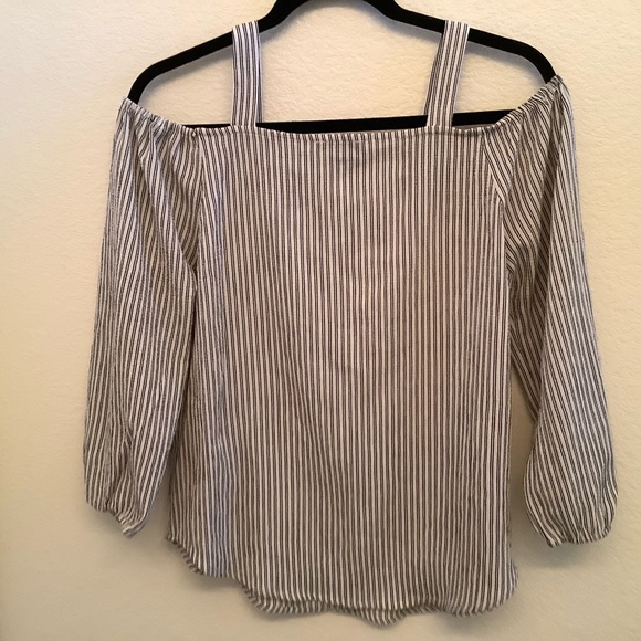 BLACK/WHITE STRIPED COLD SHOULDER LONGSLEEVE TOP ☆ - Picture 2 of 3